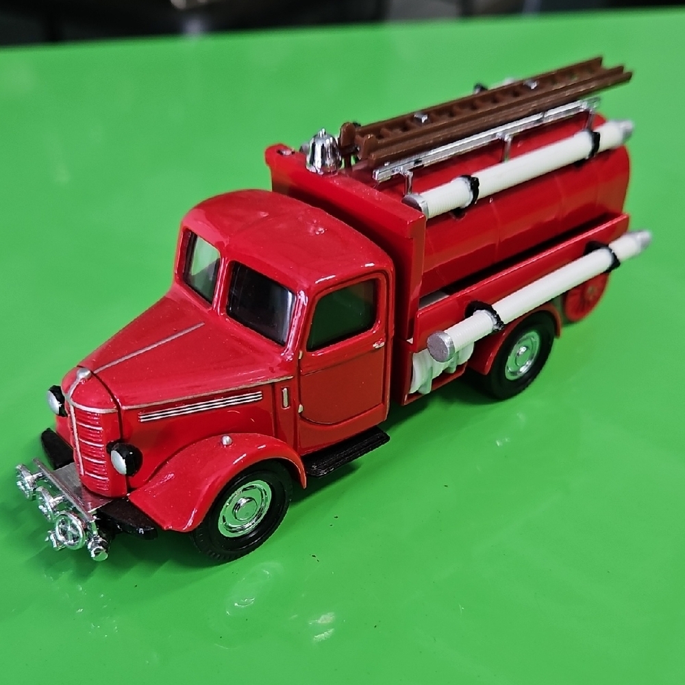 Matchbox 1939 Bedford Tanker Fire Truck